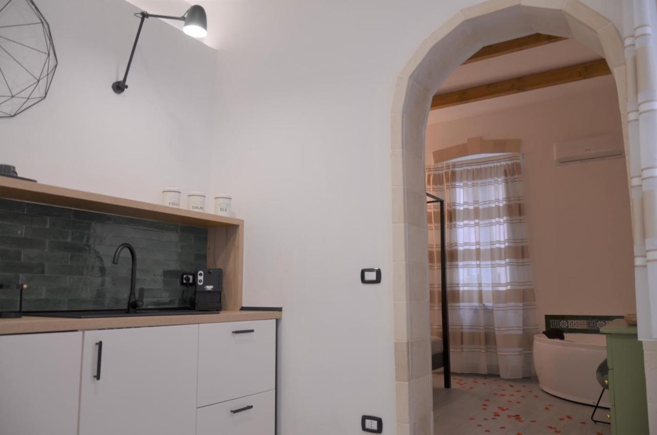 The Court Suites & Spa Taranto Exteriör bild