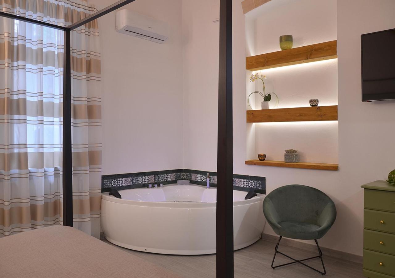 The Court Suites & Spa Taranto Exteriör bild