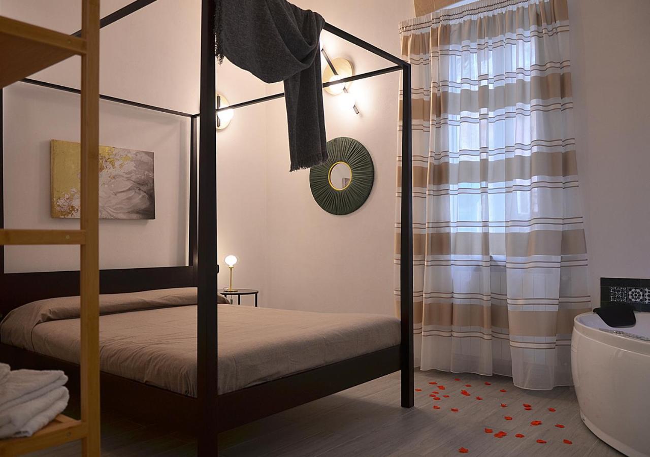 The Court Suites & Spa Taranto Exteriör bild