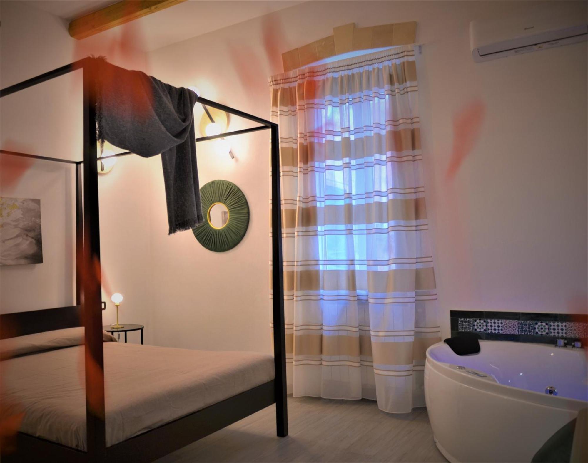 The Court Suites & Spa Taranto Exteriör bild