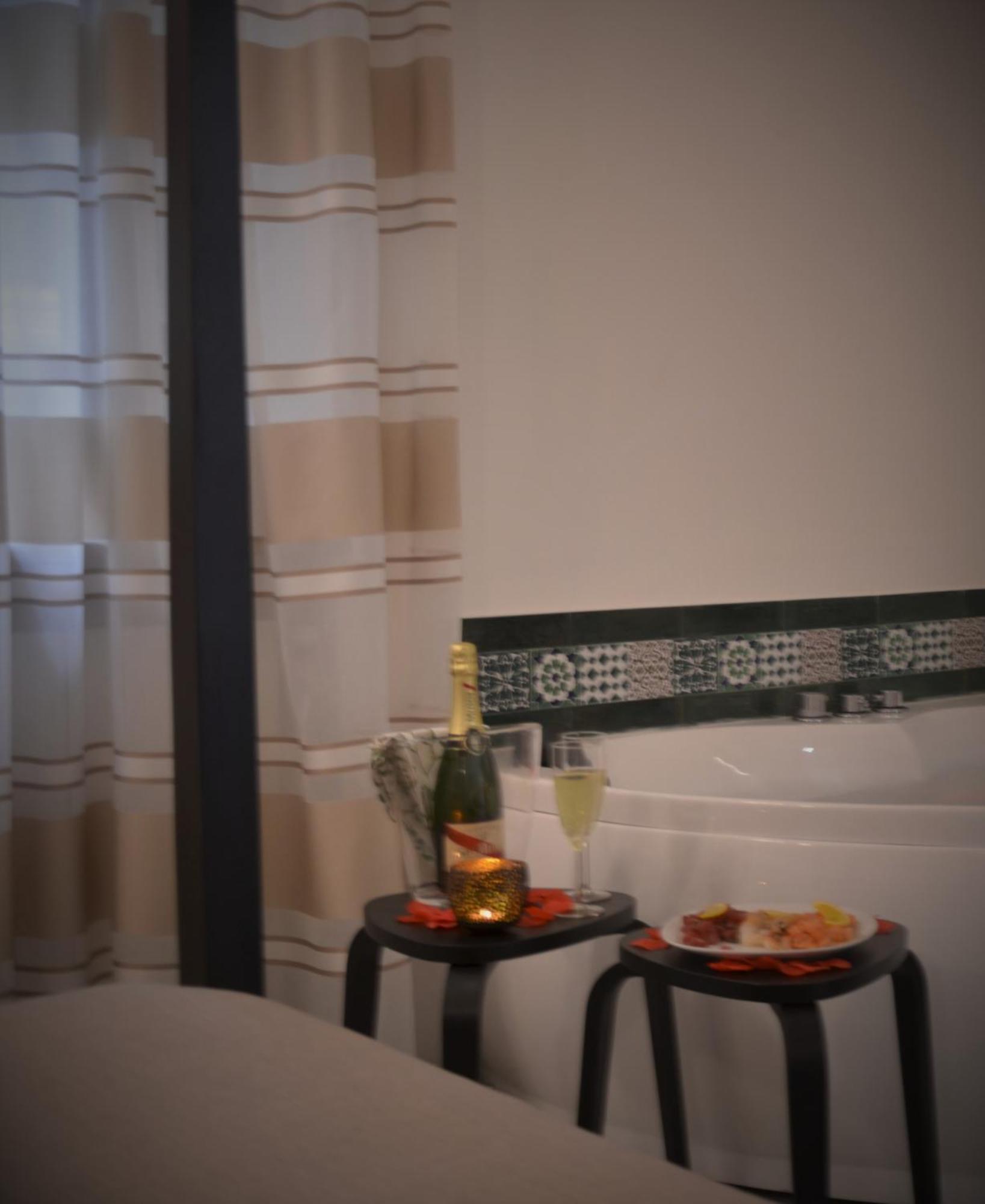 The Court Suites & Spa Taranto Exteriör bild